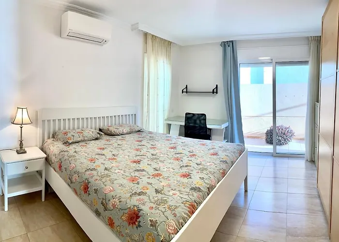 Seaview - Pool, Air Con, Office Ready